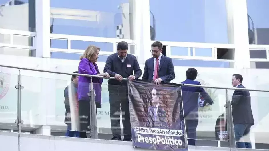 Corral y senadores piden declarar preso político al ex fiscal de Chihuahua